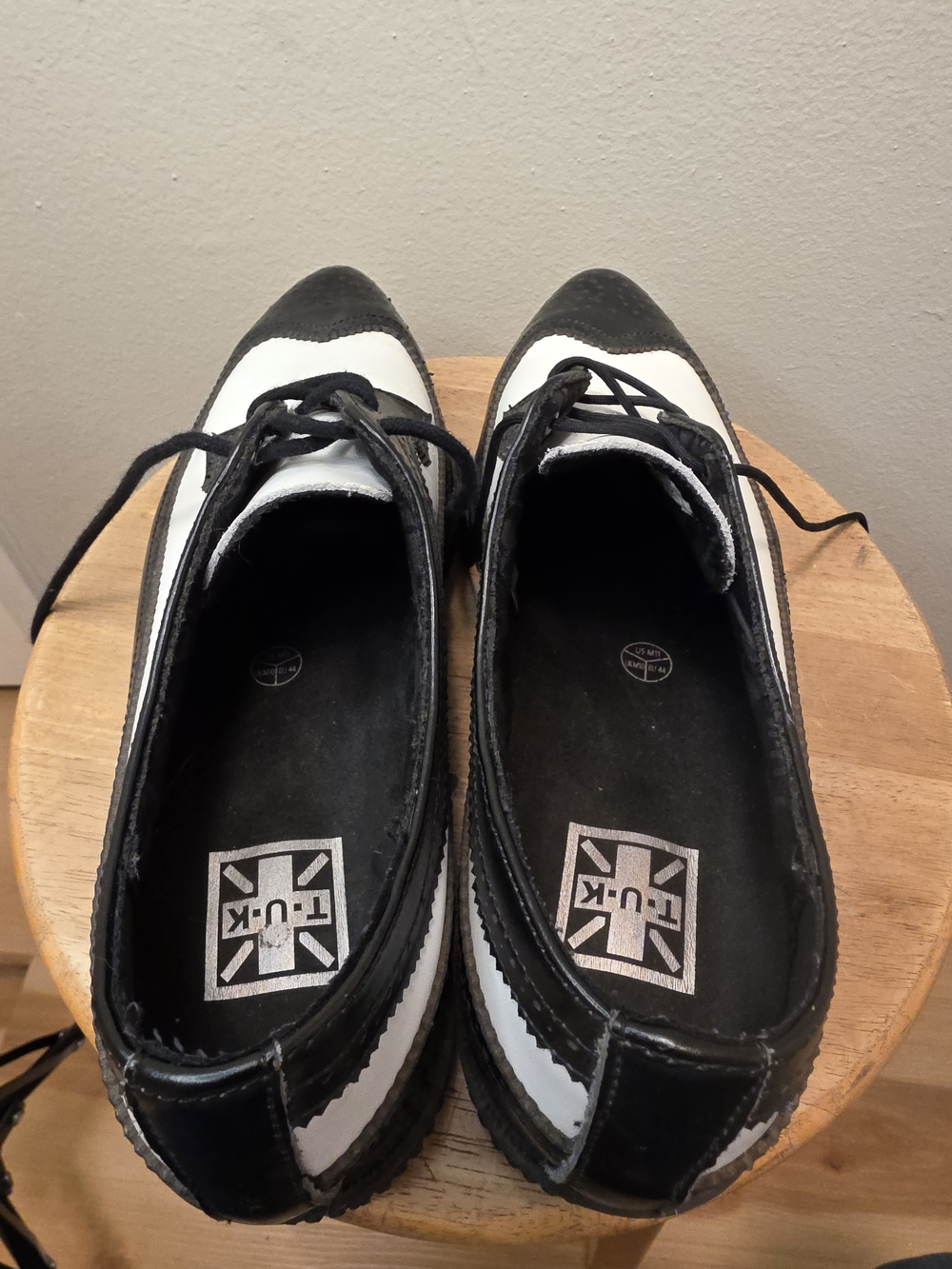 T.U.K. Black and White Men’s Wingtip Creeper Dress Shoes - Picture 5 of 6